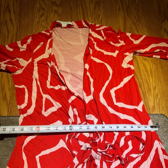 COPY - Diane Von Furstenberg Wrap Silk Dress size 14 Red/white/pink (Gen bx) - Picture 2 of 9